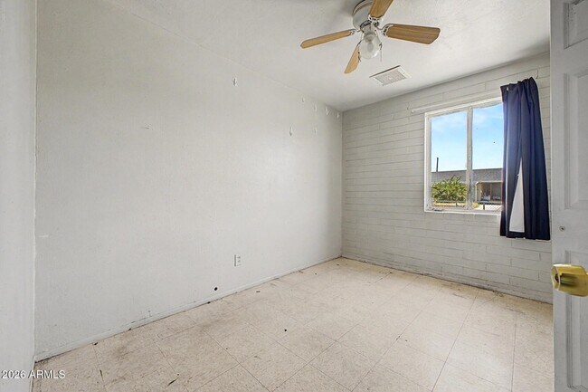 Building Photo - 5828 N 63rd Dr