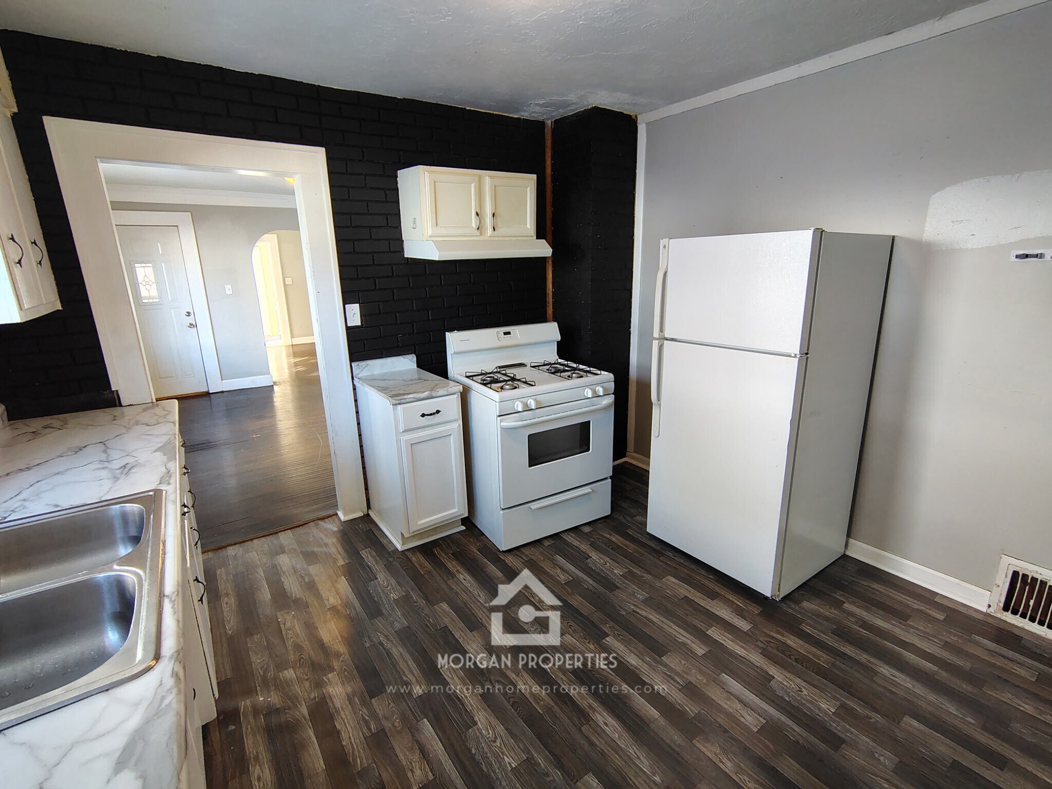 Building Photo - 620 E 31st St