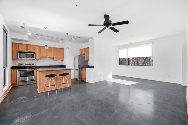 Building Photo - 211 Cream St