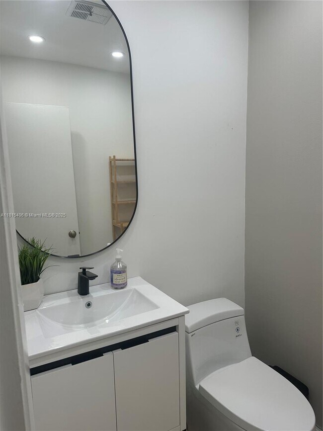 Building Photo - 20903 Leeward Ct