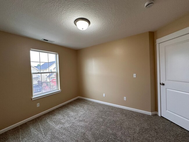 Building Photo - Bethel Area Updated Four Bedroom