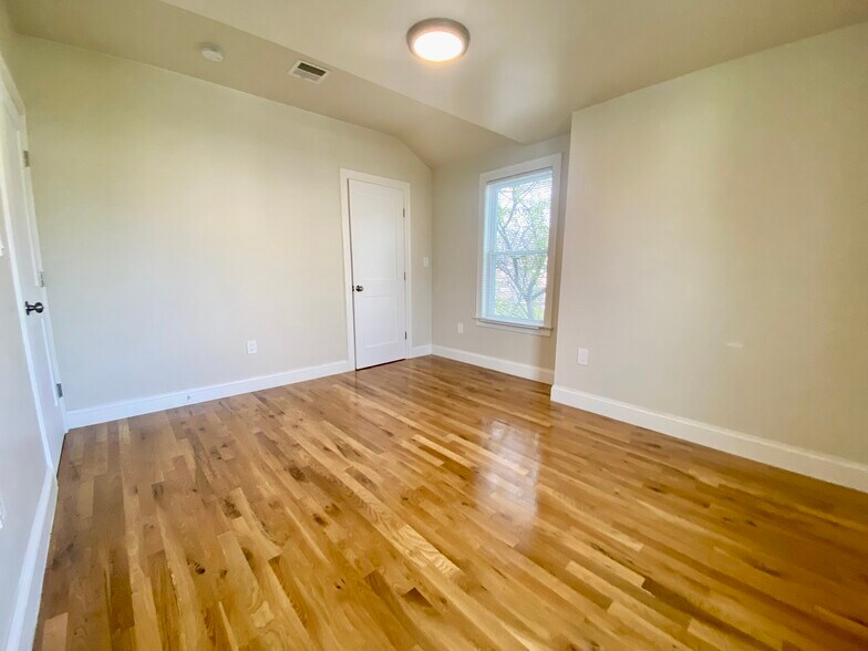 Building Photo - 96 Willis Ave