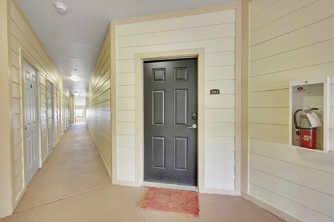 Building Photo - $1,650- 1 Bed, 1 Bath Condo in Aurora with...
