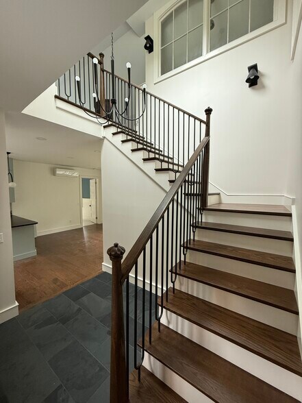 Building Photo - 108 Lindsay Hill Rd