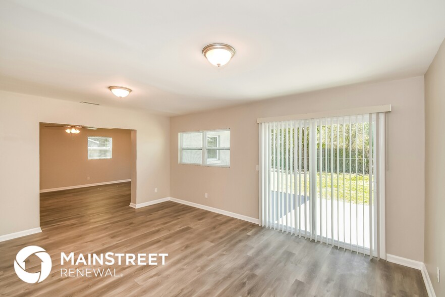 Building Photo - 10560 Citrus Ln