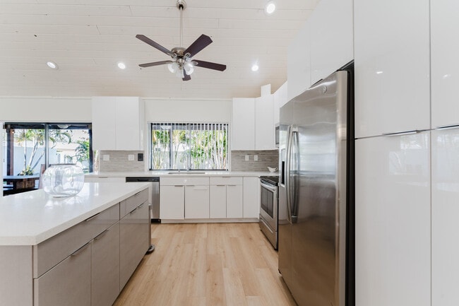 Building Photo - 665 Jeffery St