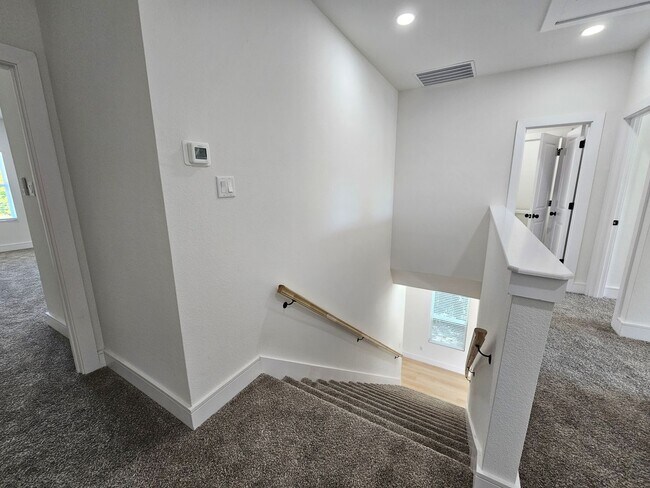 Building Photo - Available now ready for immediate move in ...