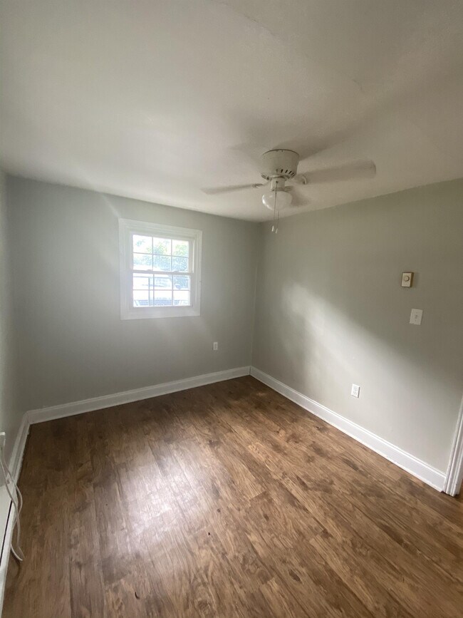 Building Photo - 2205 Russelldale Ave