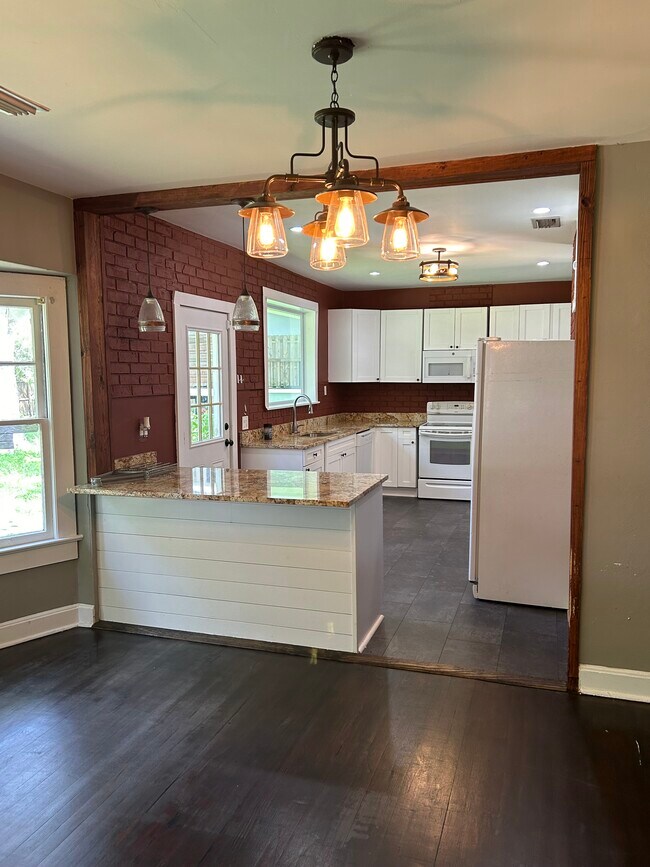 Building Photo - 115 E Lattin St