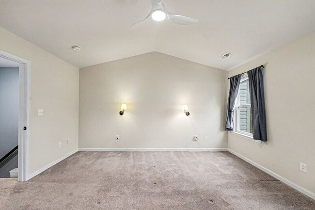 Building Photo - 2444 Drake Ln