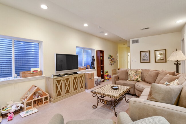 Building Photo - 535 Fillmore St