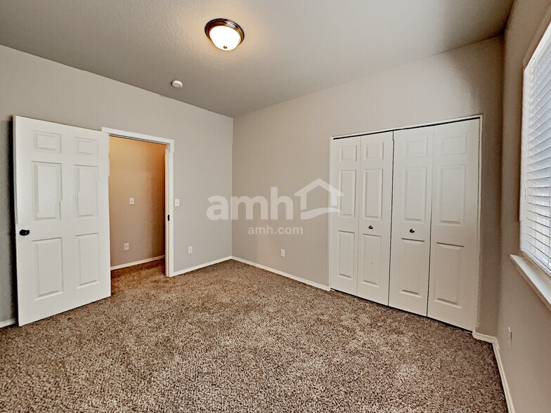 Building Photo - 38679 Dubarko Rd