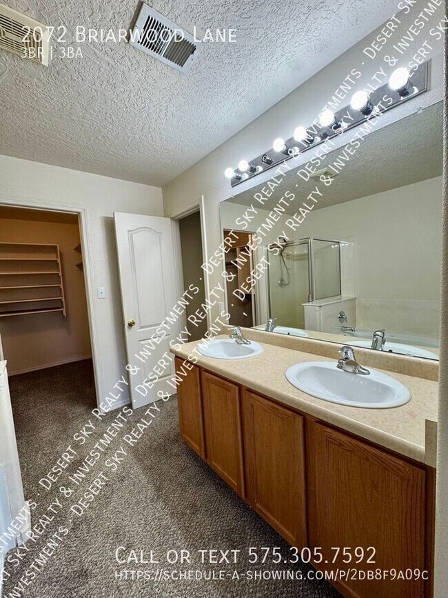 Building Photo - 2072 Briarwood Ln