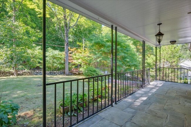 Building Photo - Classic Brick Multi-Level Home with Backya...