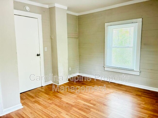 Building Photo - 918 Airline Ext