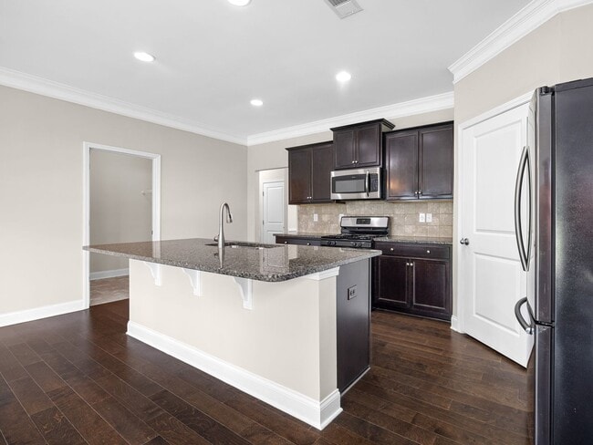 Building Photo - Beautiful 4 BR, 2 BA Home, 2 Car Garage wi...