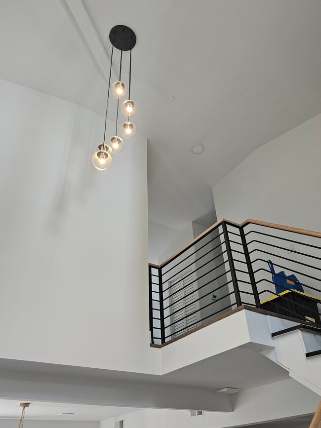 Building Photo - 84 Center Ave