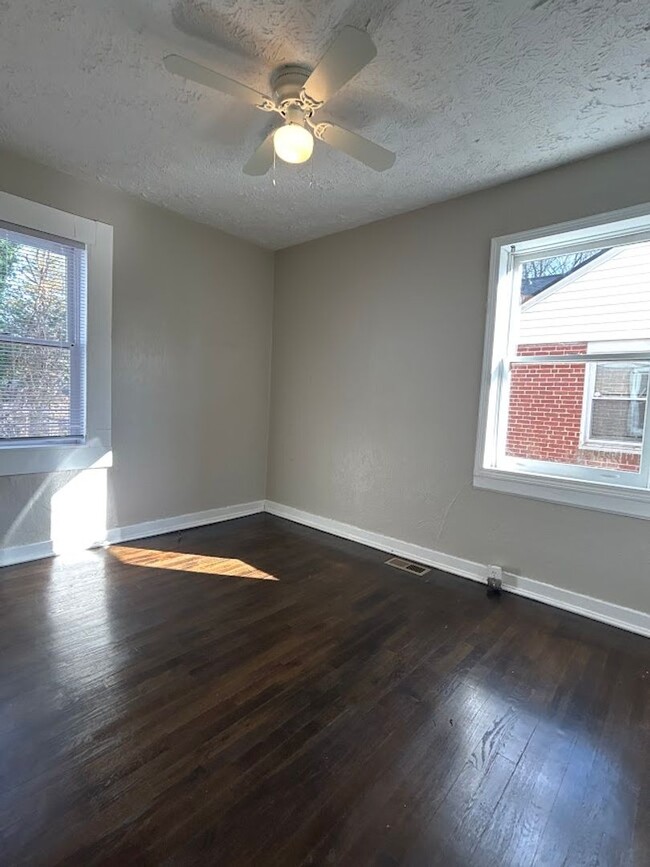 Building Photo - 3 Bed and 2 Bath in Atlanta with a Bonus R...