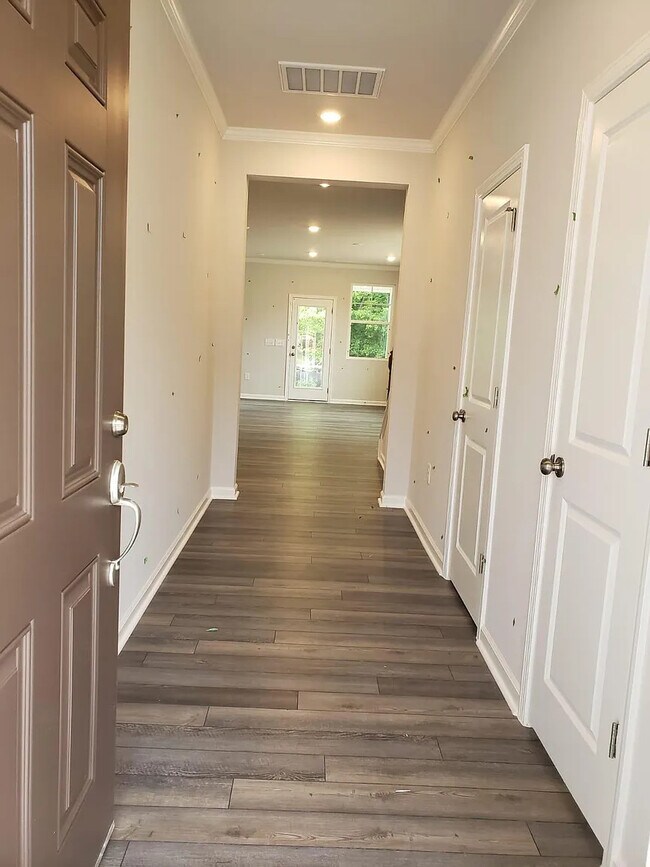Building Photo - Room in Townhome on Hazy Hills Ln