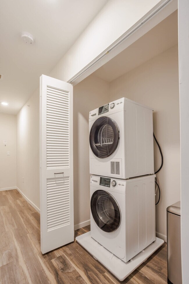 Building Photo - 9-JAN-JAN E 4th St