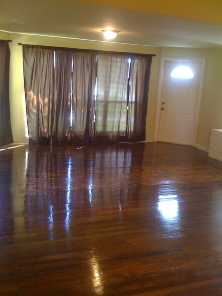 Building Photo - 1231 Longwood St