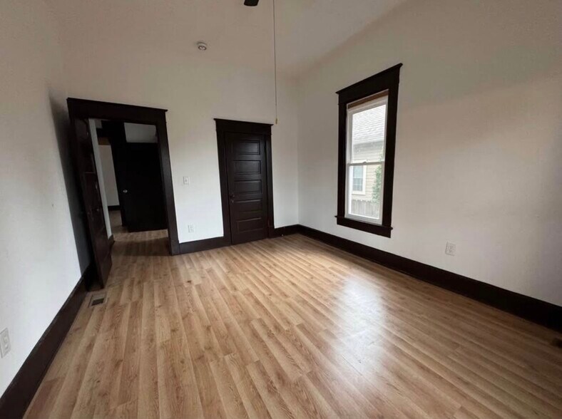 Bedroom 1 - 100 W King St