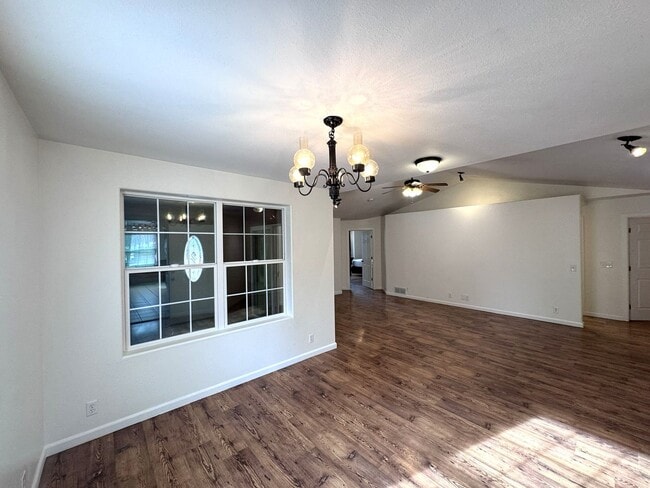 Building Photo - 2005 8th Ave N