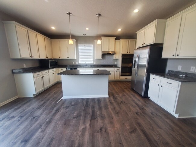 Building Photo - 5 BR 3 BA Single Family Home in North Hugo Minneapolis