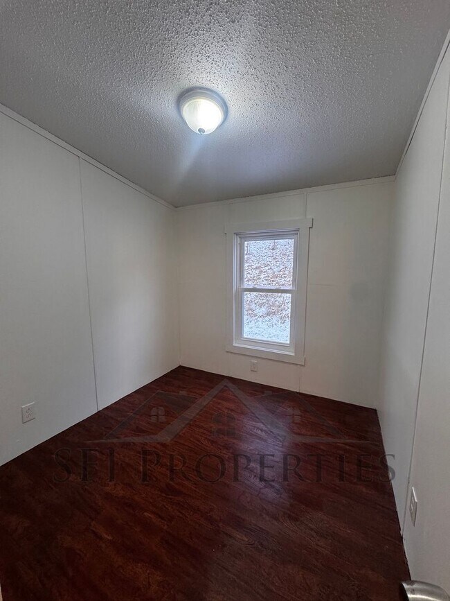 Building Photo - 3 BEDROOMS 2 BATHROOMS HOUSE IN HANOVERTON, OH 44423