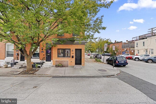 Building Photo - 300 S Robinson St