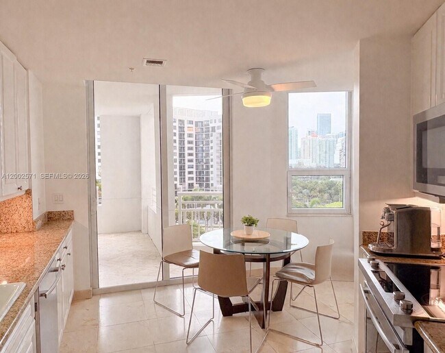 Building Photo - 848 Brickell Key Dr