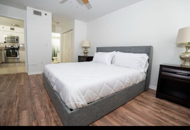 Building Photo - 19601 E Country Club Dr