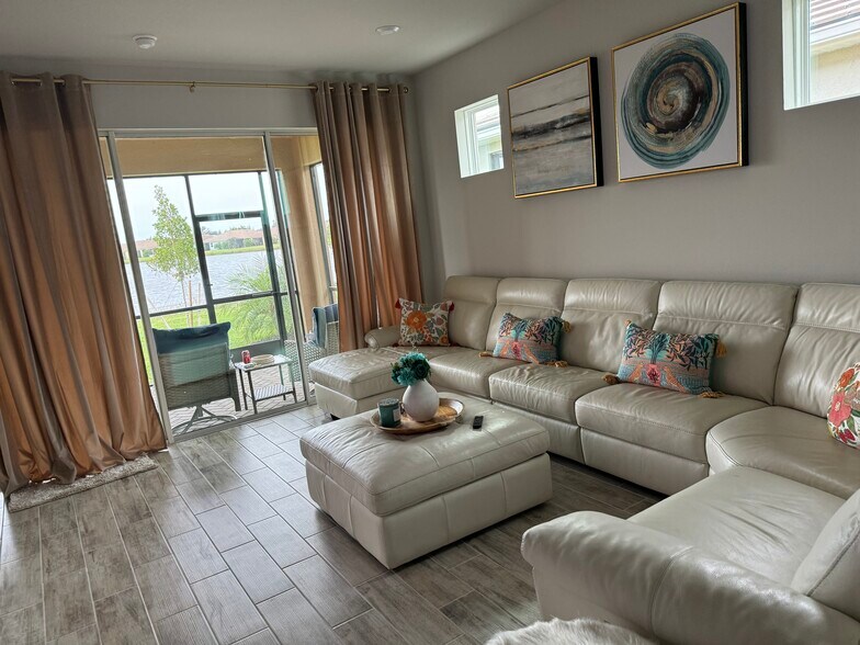 Living room - 10288 Bonavie Cove Dr