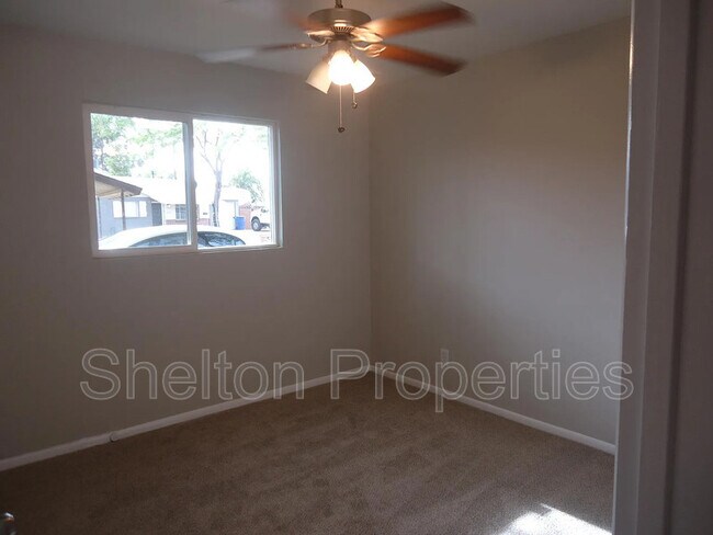 Building Photo - 1041 W 18th St