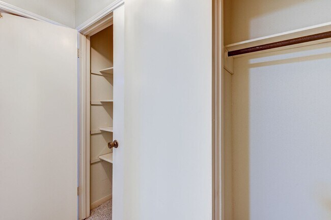 Building Photo - Charming 3-Bedroom Townhome in Prime Memor...