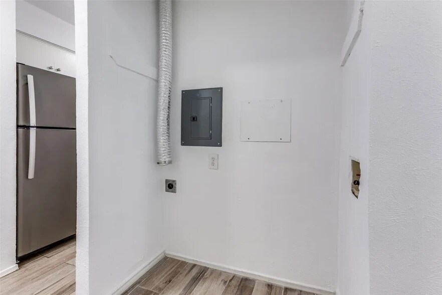 Building Photo - 5881 Preston View Blvd