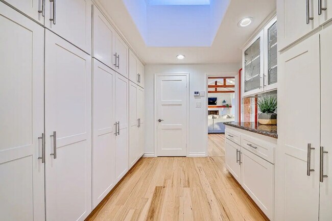 Building Photo - 1185 Tamarack Ave