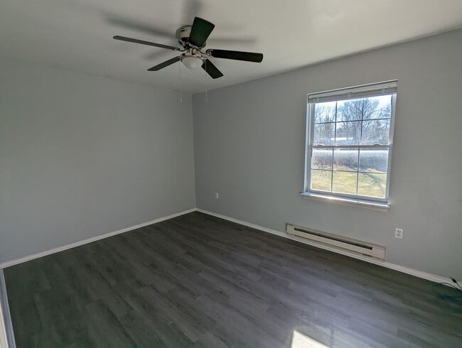 Building Photo - Remodeled 2 Bedroom Apartment in Salisbury
