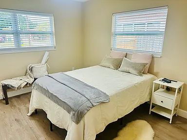 Building Photo - Beautifully Remodeled North Hyde Park Home | Prime Tampa Location