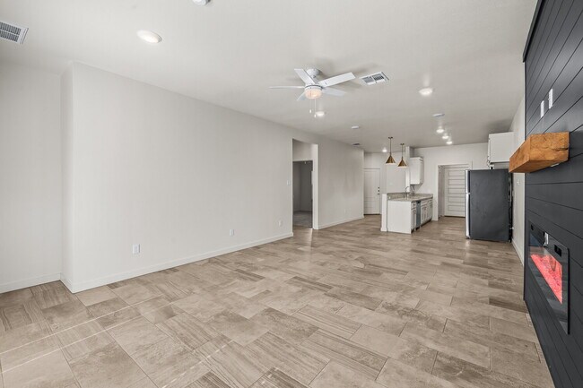 Building Photo - **MOVE IN SPECIAL** Stunning Townhomes in Frenship ISD!