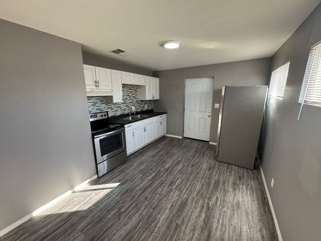 Building Photo - 1 Bedroom - 1 Bath -  Plus Office - 795 Sq. Ft. - Duplex - Chandler