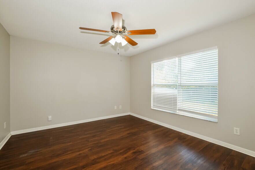 Building Photo - 12148 Woodglen Cir