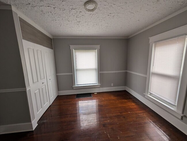 Building Photo - Spacious 3-Bedroom, 1.5-Bathroom Home with Garage – $1,950/Month