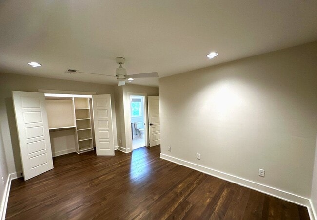 Building Photo - Gorgeous 3 Bedroom Cottage Style Home HALF...