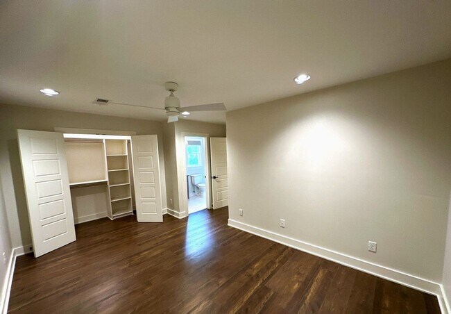 Building Photo - Gorgeous 3 Bedroom Cottage Style Home