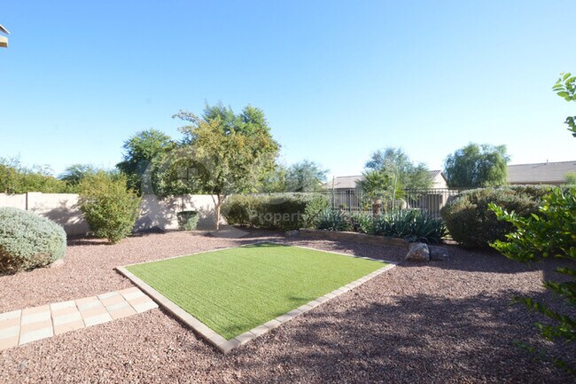 Building Photo - Layton Lakes! 2 story!