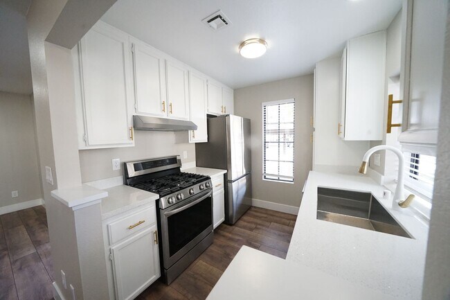 Building Photo - 4729 Nara Vista Way
