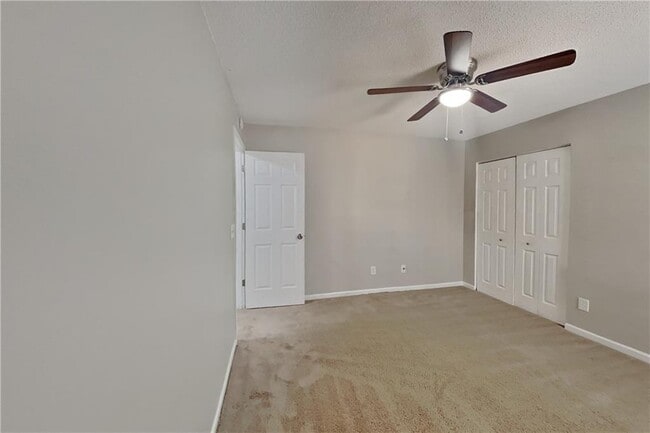 Building Photo - 573 Grandview Cir