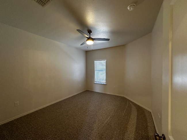 Building Photo - 5827 Urbana Pl