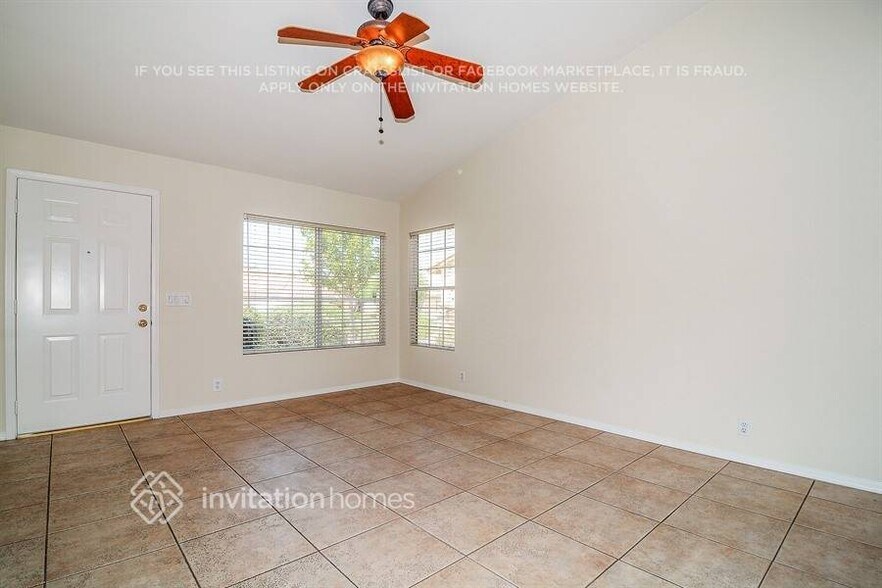 Building Photo - 6615 N 77th Dr